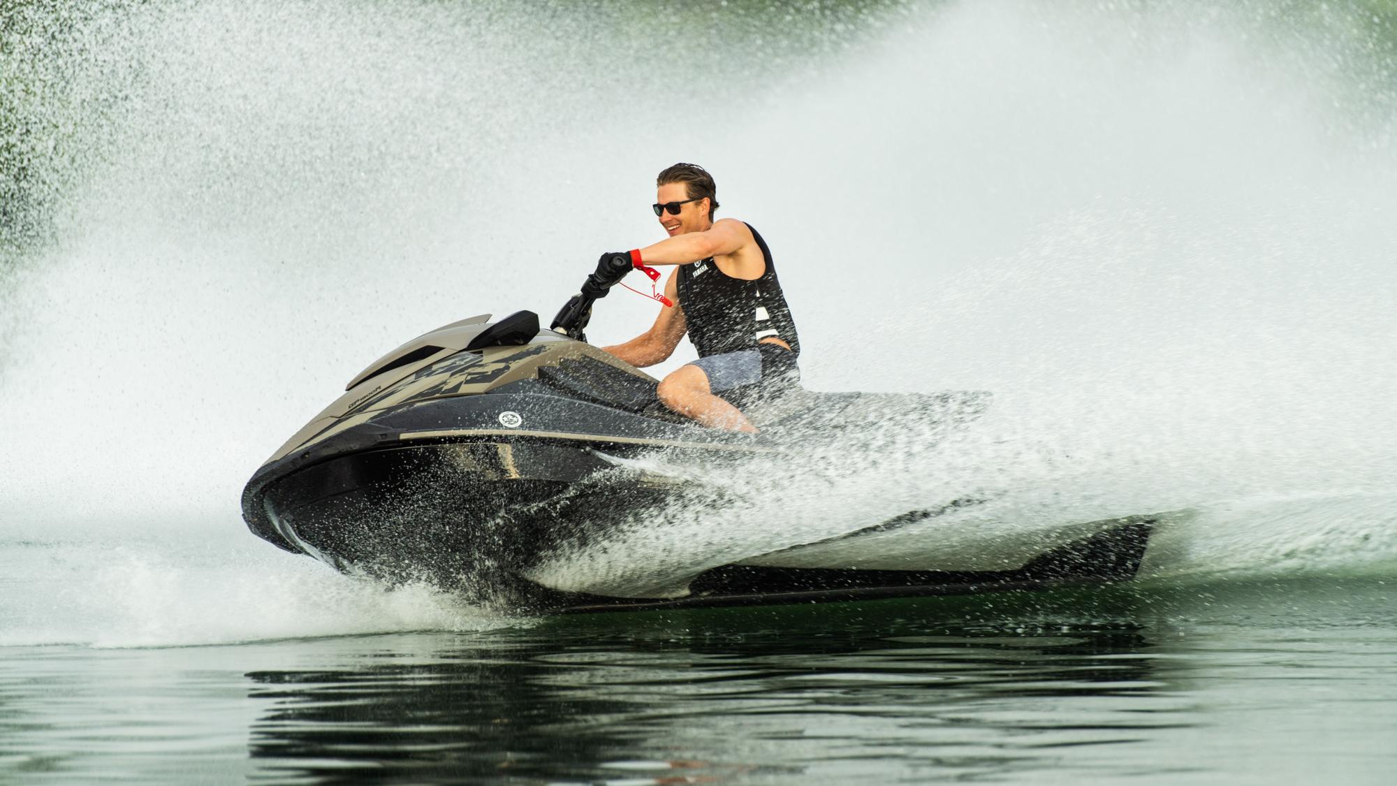 2022-Yamaha-GP1800RSVHO-EU-Black-Action-005-03